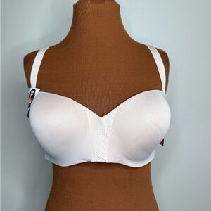 NWT Maidenform Wireless Comfort 5 Ways To Wear Cream Bra Size 38C